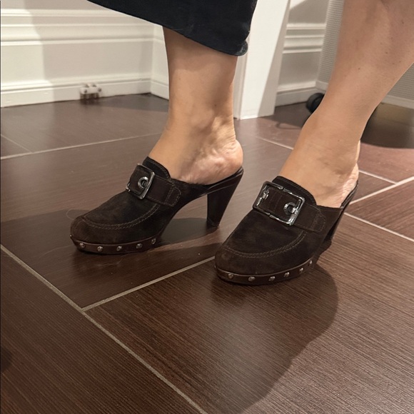 Clogs - Picture 2 of 10